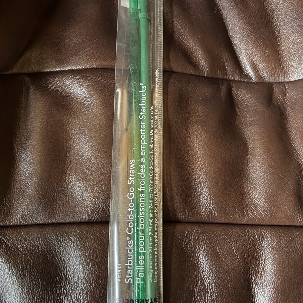 Starbucks Venti Reusable Green Cold-to-Go 2 Pack Straws NIP